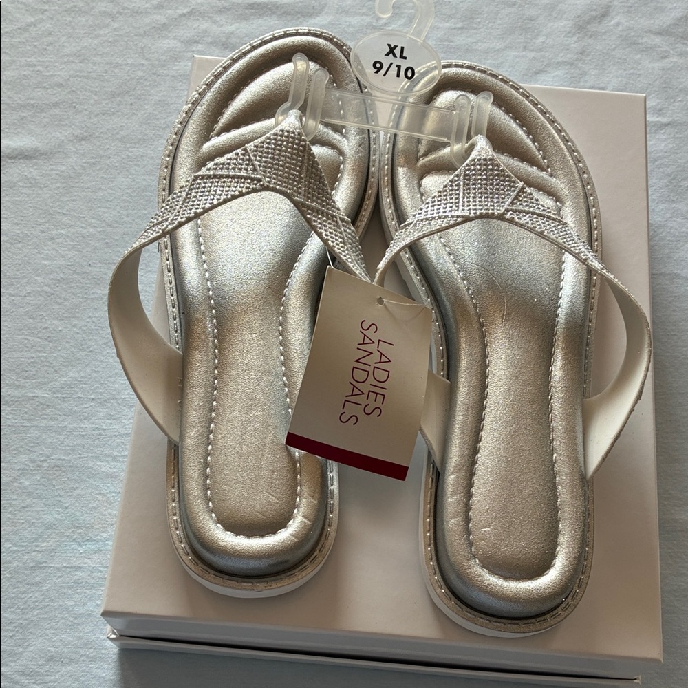 Ladies Silver Cushioned Thong Sandals